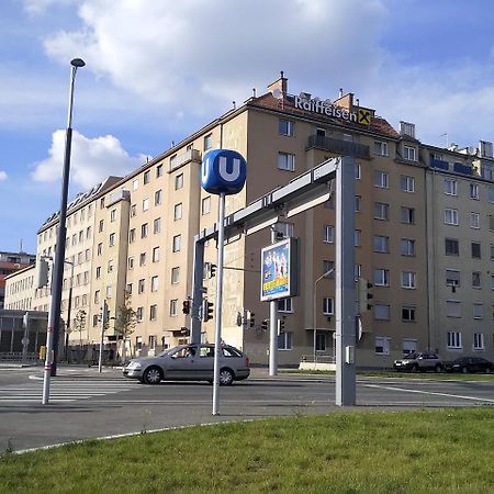 Apartment Paradies - U1 Station Altes Landgut Wien Eksteriør billede